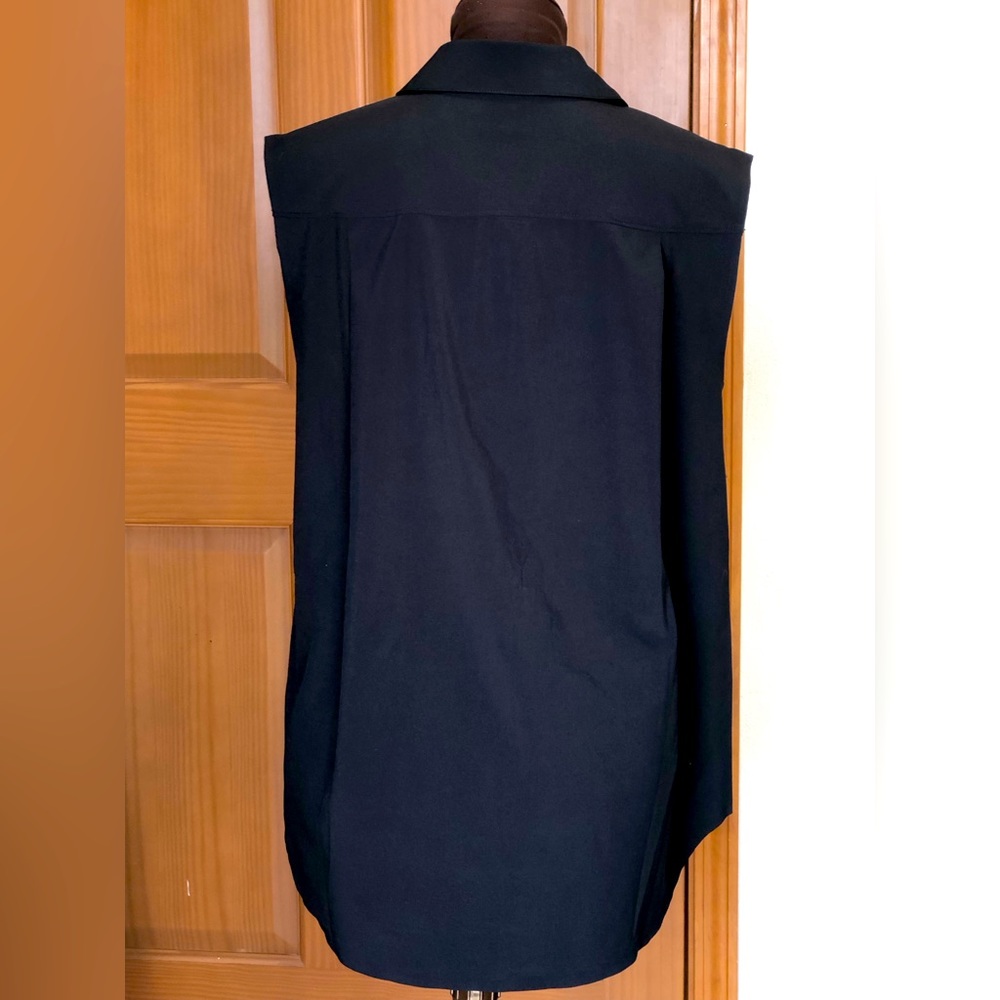 NWOT ATHLETA sS blk sleeveless shirt Hidden button placket Stretch polyester - Picture 2 of 5